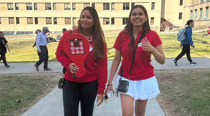 Two CMU Tartan Ambassadors on campus. 